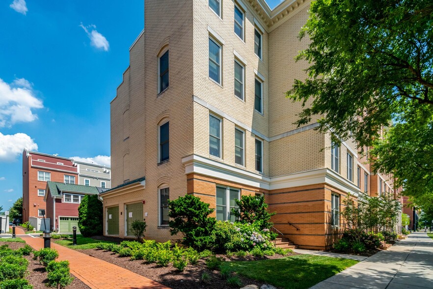 Condo Building - 2209 Richmond Hwy