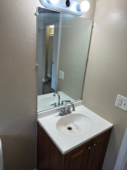 Building Photo - 224 C St