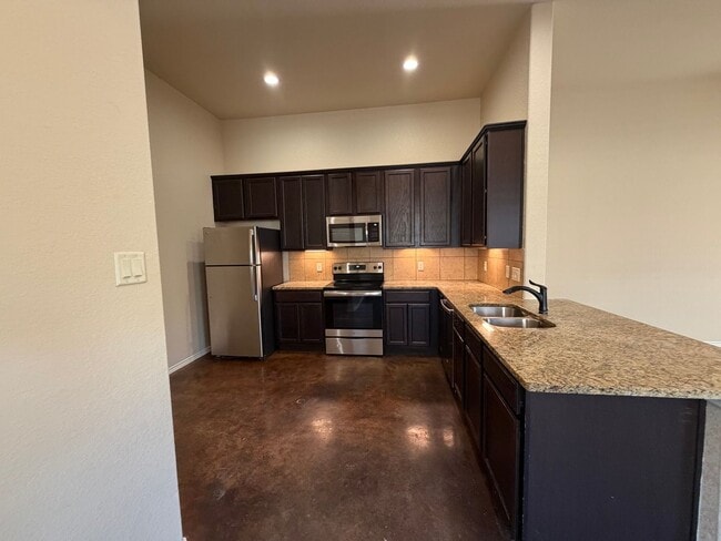 Building Photo - 204 Kaspar Way