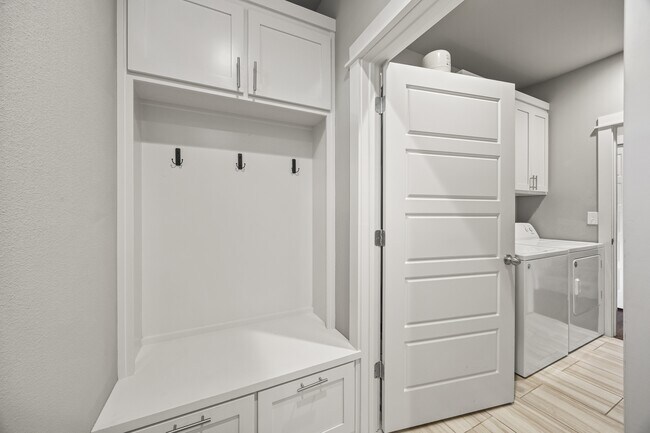 Building Photo - 2043 S Florida Way