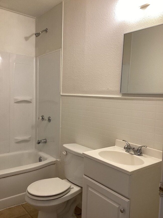 Building Photo - 3 Bedroom 1 Bath Home