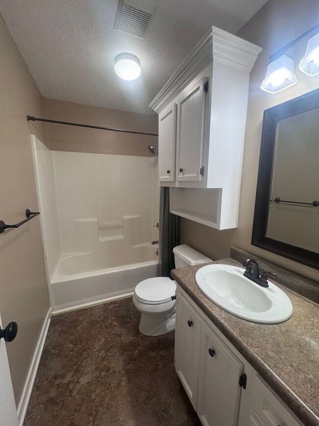 Building Photo - 3/2 For Rent in Brandon 047!