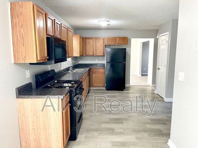 Building Photo - 2024 Smithfield Ave