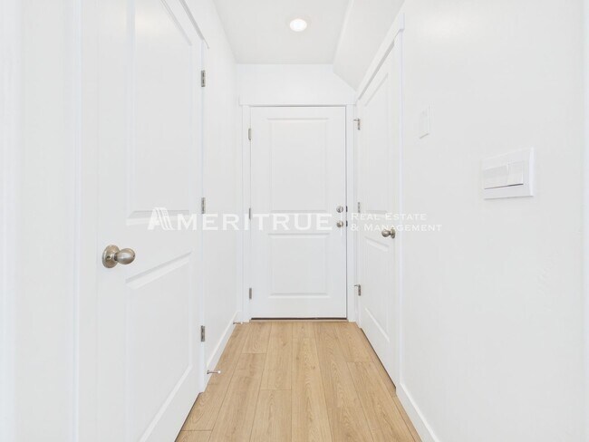Building Photo - 1868 E 640 N
