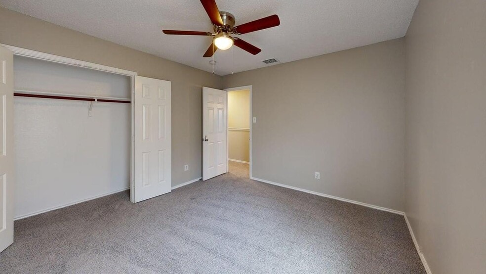 Building Photo - 1532 Golden Grass Dr