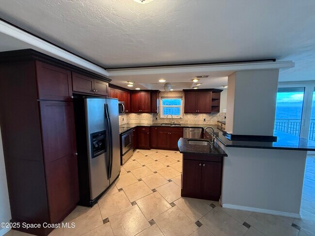 Building Photo - 877 N Hwy A1A