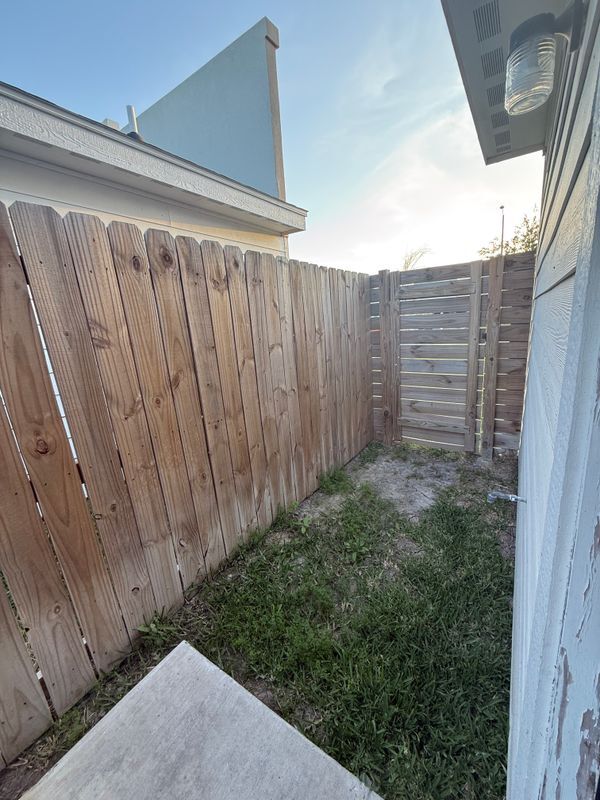 Building Photo - 1412 Lore Dr
