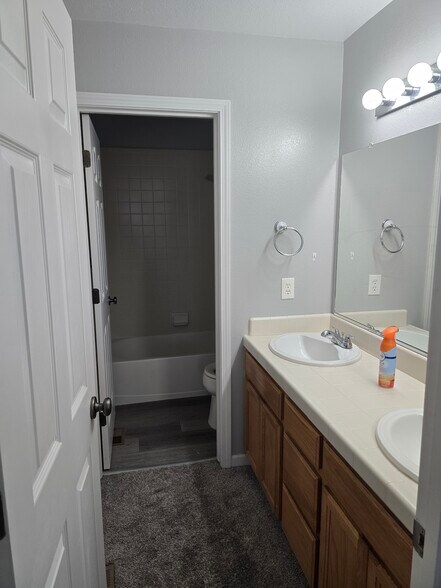 Building Photo - 1176 Junction Dr