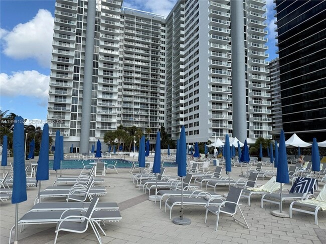 Building Photo - 2030 S Ocean Dr