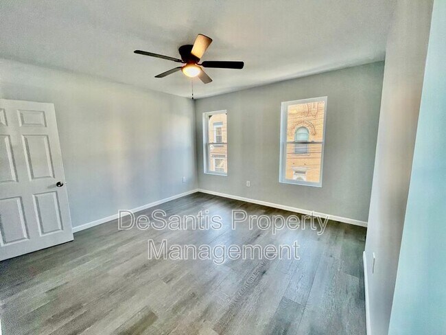 Building Photo - 2 Edith Pl