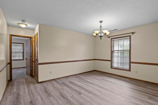 Building Photo - Cul-de-Sac Homesite! Tons of Room!