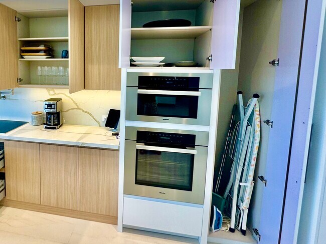 Building Photo - 2757 NE 34th St