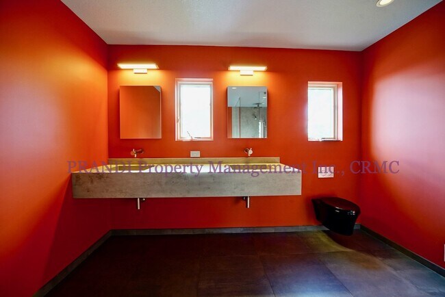 Building Photo - Sleek, Expansive, Designer Home with Priva...