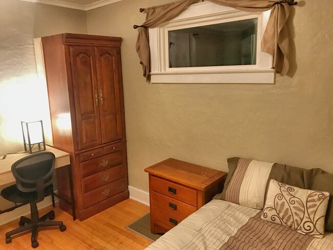 Building Photo - 241 Lorraine Ave