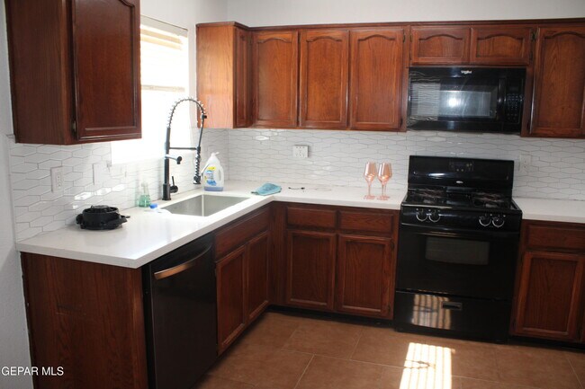 Building Photo - 12516 Twin Leaf Dr