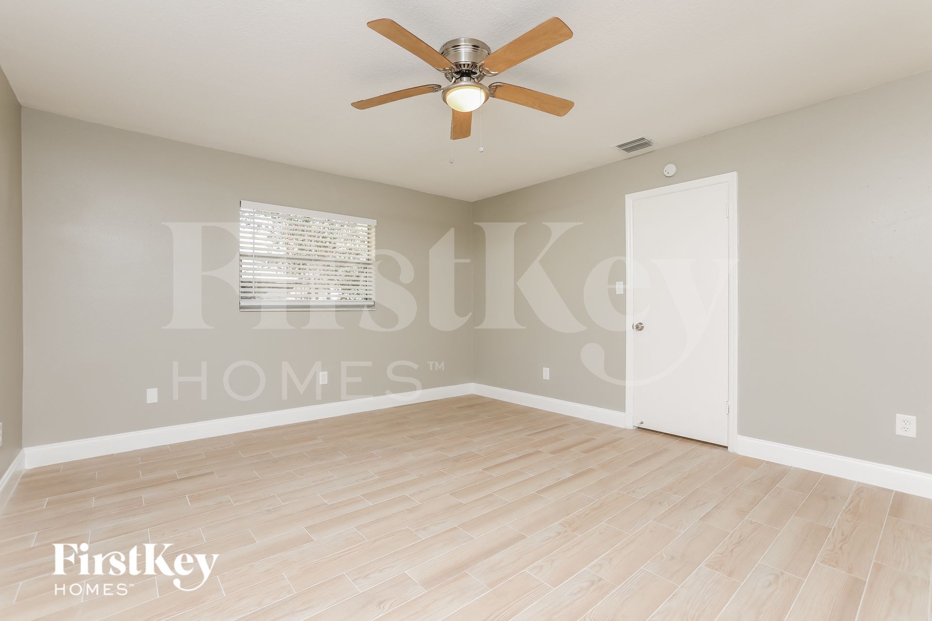 Building Photo - 7033 Crestlake Dr