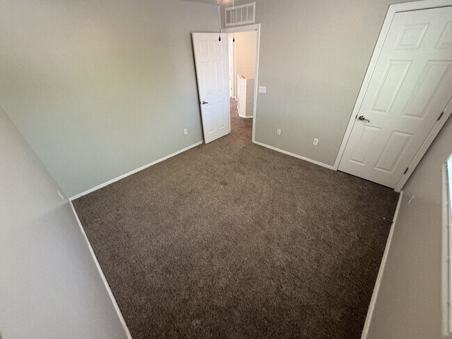 Building Photo - 2,500 sq ft 4 bedroom + Den home in Rancho Sahuarita
