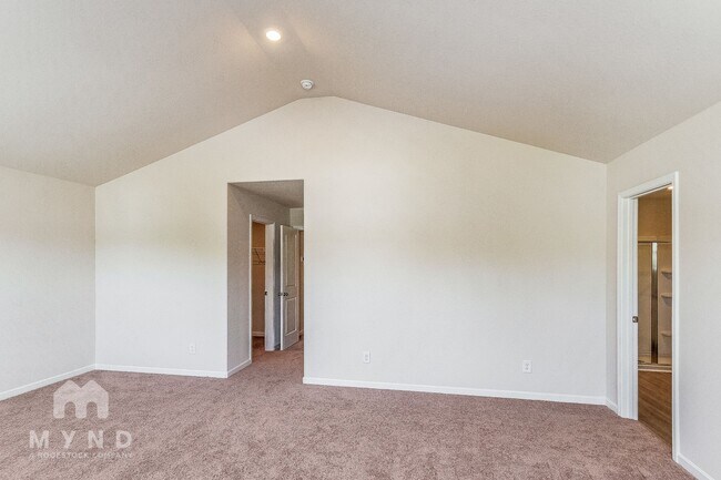 Building Photo - 65 Royal Mdw Dr
