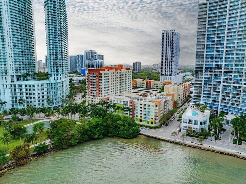 Building Photo - 2001 Biscayne Blvd