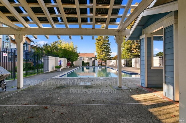 Building Photo - 145 Glenwood