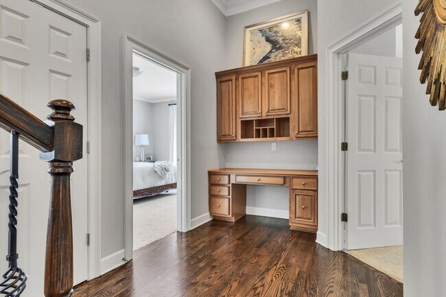 Building Photo - 12 Medalist Ct