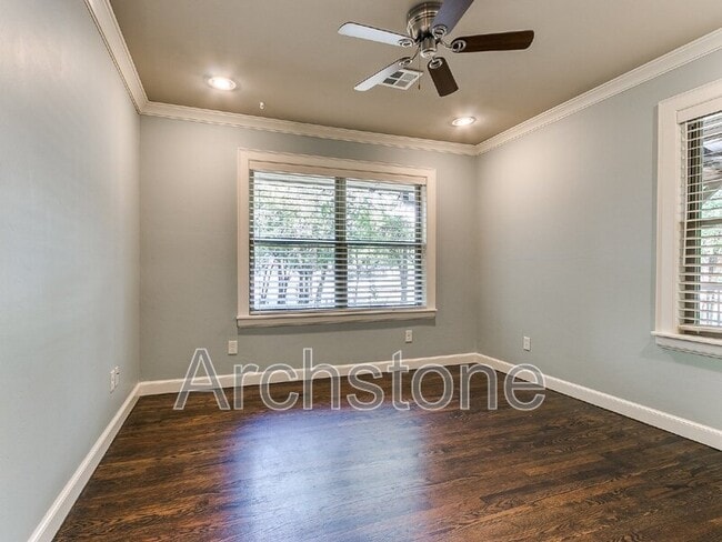 Building Photo - 9631 Stratford Dr