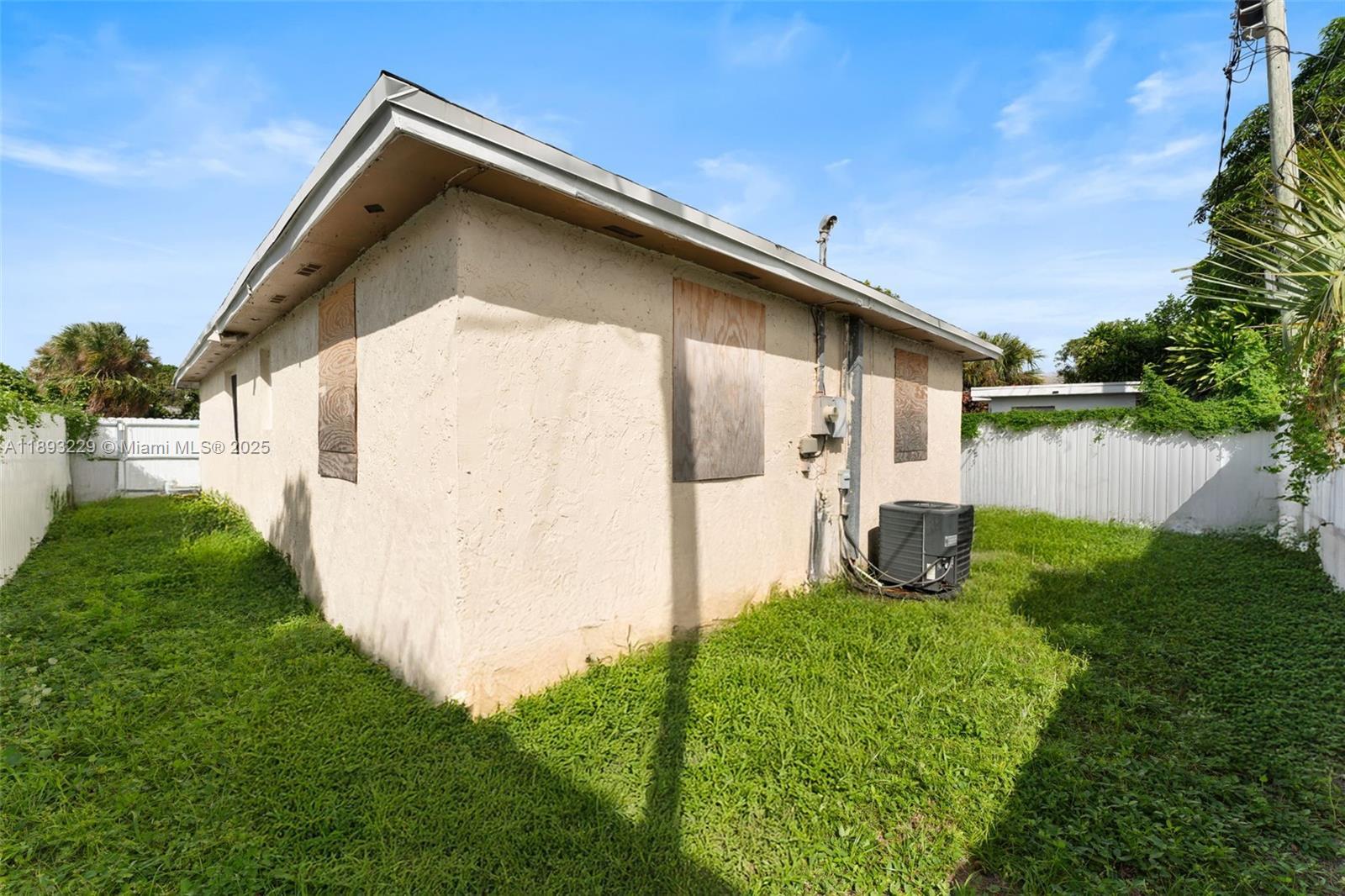 Building Photo - 1032 18th St