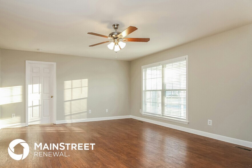 Building Photo - 2861 Sutherland Dr