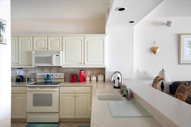 Building Photo - Seasonal Waterfront Living | Available April 15 – October 31