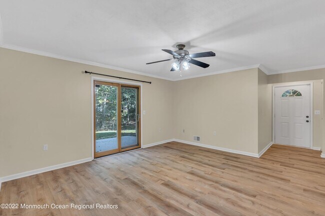 Building Photo - 134 Whispering Oaks Way