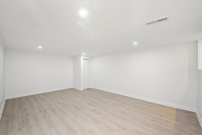 Building Photo - 14449 Golf Rd