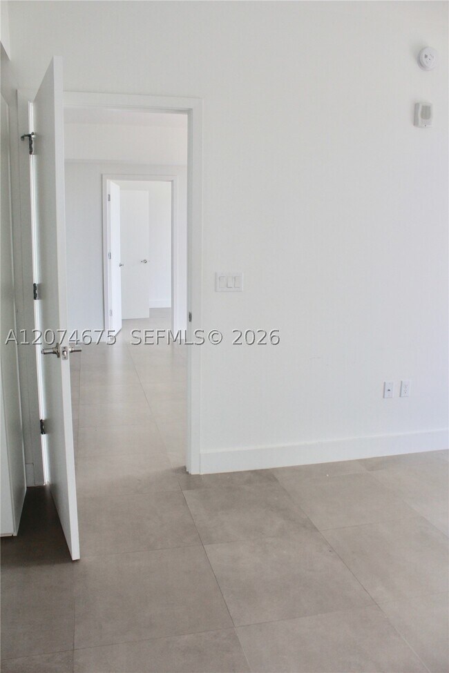 Building Photo - 1010 Brickell Ave