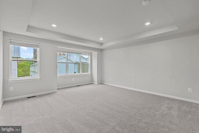 Building Photo - 2400 Stella Pl