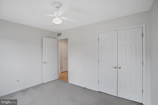 Building Photo - 4684 Carisbrooke Ln