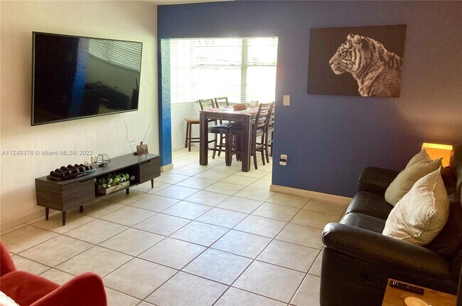 Building Photo - 2460 SW 18th Ave