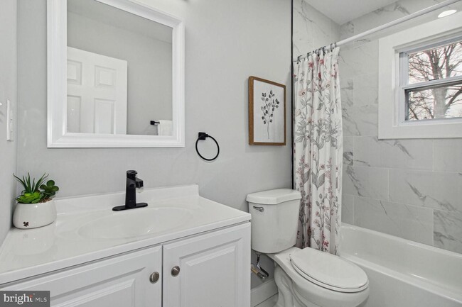 Building Photo - 10 Wendslow Rd