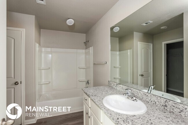 Building Photo - 3159 Begonia Bend