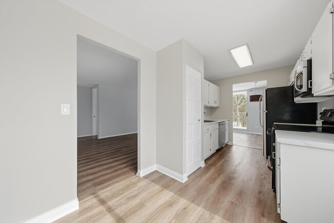 Building Photo - 4000 Triumvera Dr