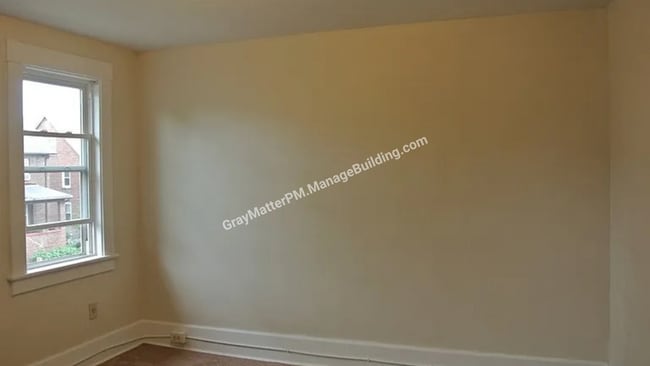 Building Photo - 861 Priestley Ave