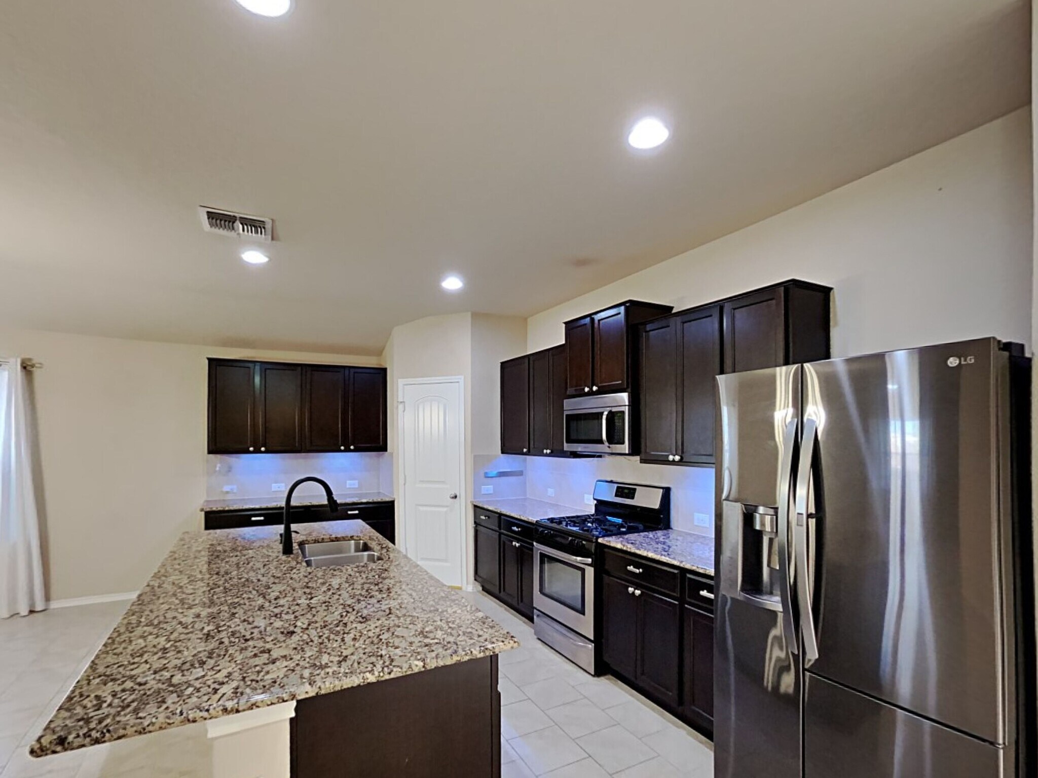 Building Photo - 721 Brown Thrasher