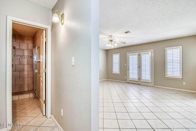 Building Photo - 6076 Los Siglos Dr