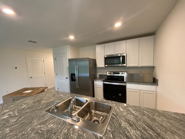 Building Photo - Not Ready for Showings until BEGINNING OF FEBRUARY... Desirable Lake Diamond Subdivision 4/2/2 **...