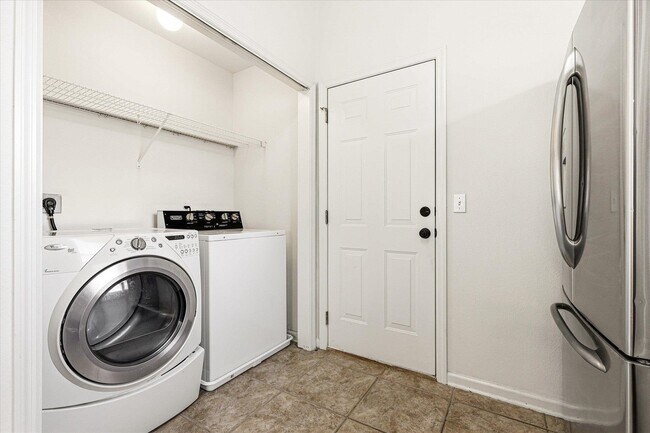 Building Photo - 335 Dreadnaught Ct