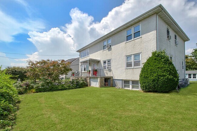 Primary Photo - 28 Beechwood Ave