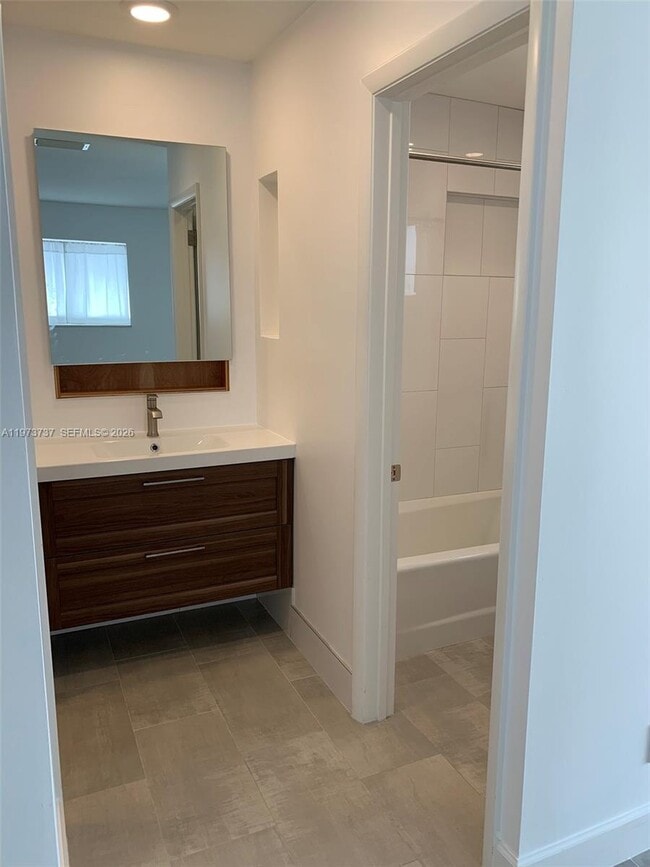 Building Photo - 4411 W Broward Blvd