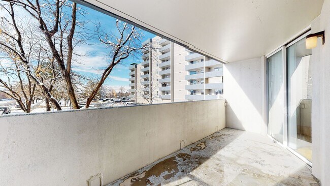 Building Photo - 601 W 11th Ave