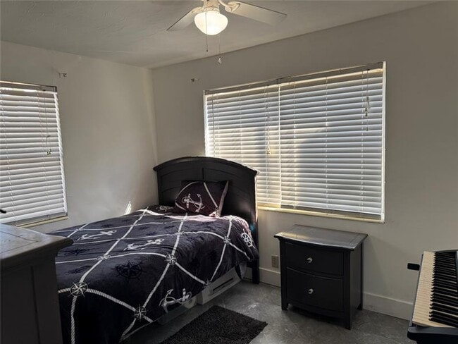 Building Photo - 1631 NE 32nd St