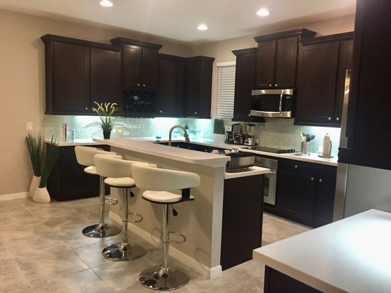 Building Photo - 4845 Maple Park St