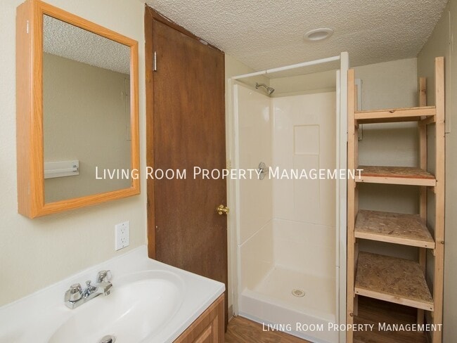 Building Photo - 8607 N Leonard St