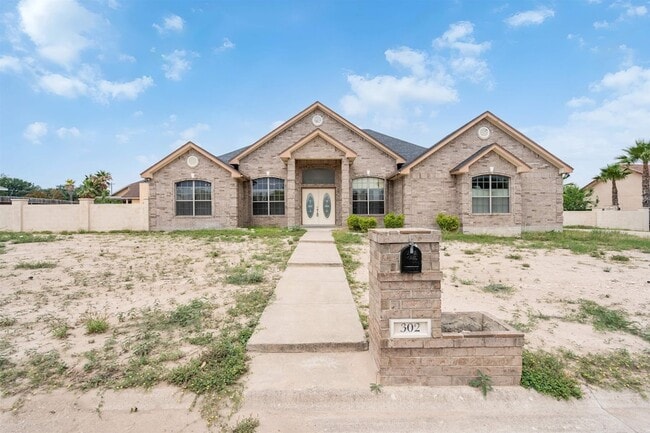 Building Photo - 302 Echo Valley Dr